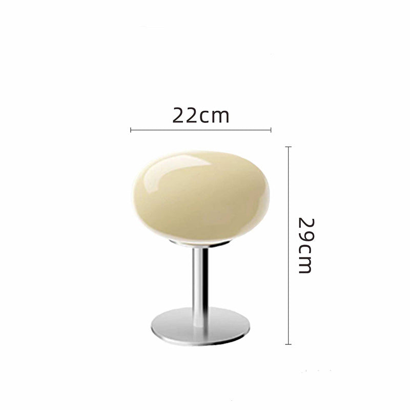 Retro glass table lamp with a cream-colored shade and a chrome base, measuring 22cm wide and 29cm tall.