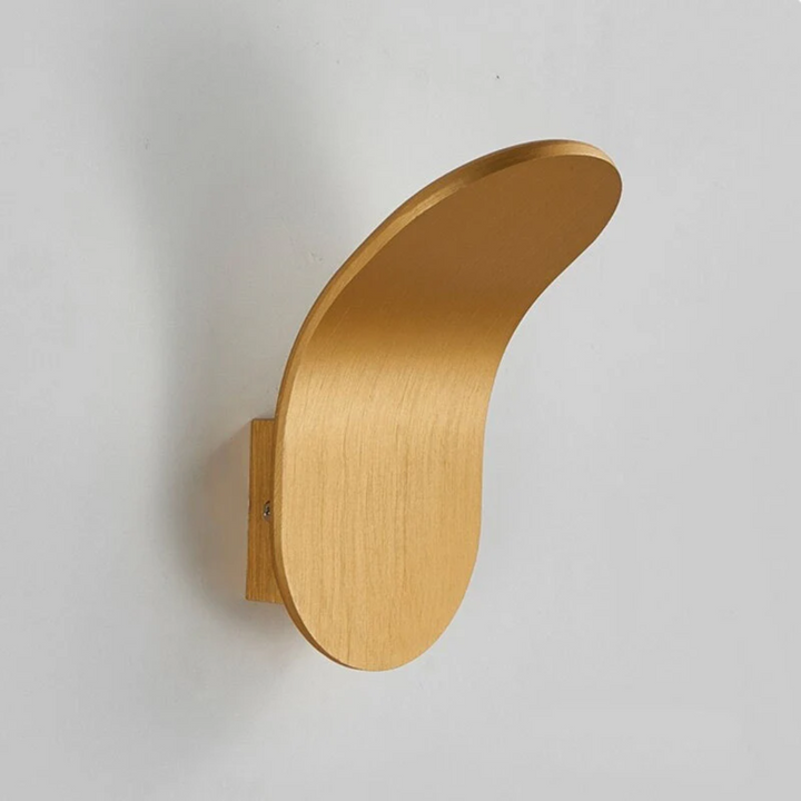 Wooden curved wall sconce with a minimalist Nordic design.