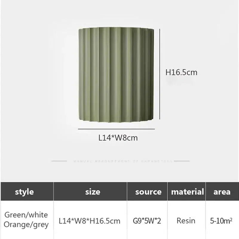 Green resin wall sconce, 14cm wide, 8cm deep, 16.5cm high.