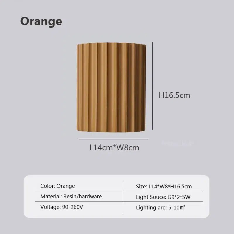 Orange resin wall sconce with vertical fluting, H16.5cm, L14cm*W8cm.